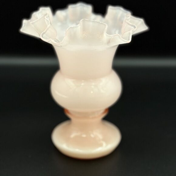 Vintage Fenton Peach Pink Art Glass Ruffle Vase - Cottagecore Vase - Picture 3 of 12